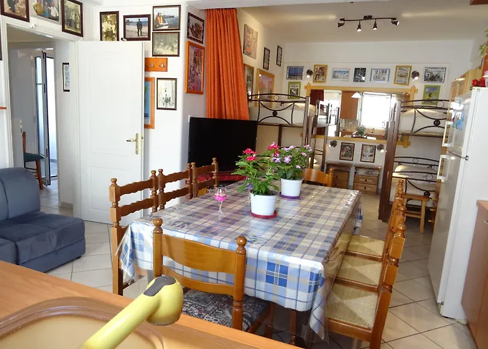 孔塔拉托斯一室公寓和公寓酒店 *