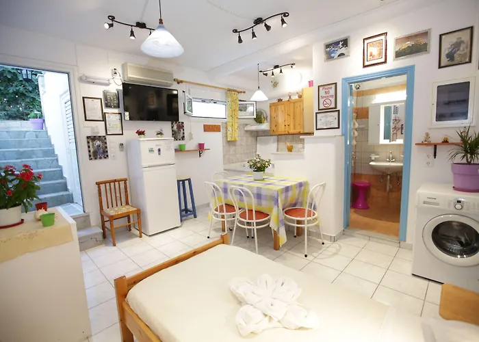 孔塔拉托斯一室公寓和公寓酒店 Páros