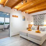 Kontaratos & Apartment Parikia (Paros)