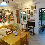 Kontaratos & Apartment Parikia (Paros)