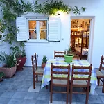Kontaratos & * Parikia (Paros)
