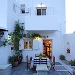 Kontaratos & Apartment Parikia (Paros)